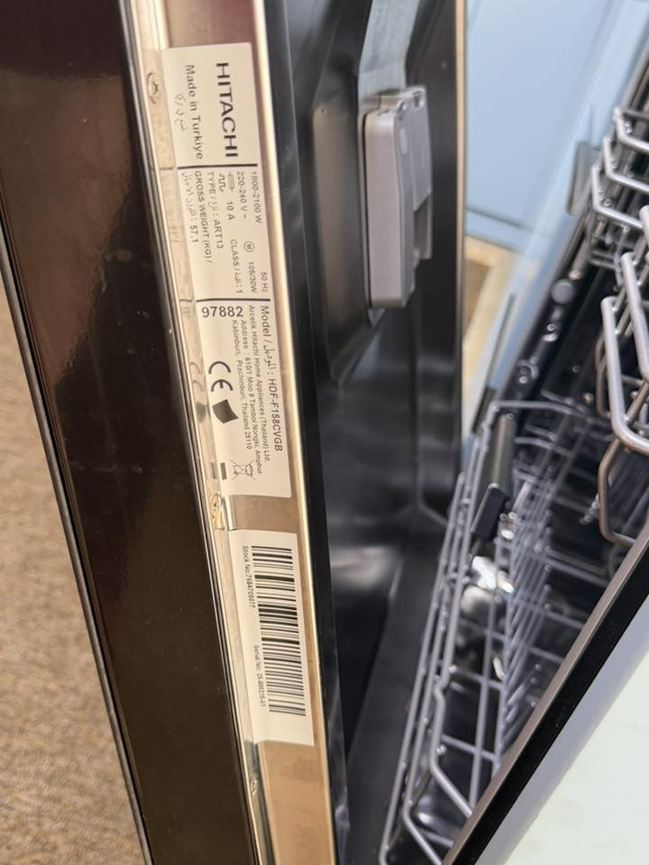 غسالة هيتاشي اصدار جديد ١٥ نفر بحاله ممتازه للبيع مستخدمة منذ ٣ اشهر ومشغليها٩ مرات فقط ٨ برامج غسل بالاضافه لبرامج مساعده تعقيم وبخار وتجفيف وفتح تلقائي 
السعر ٨٠٠ وبي مجال  ***********
