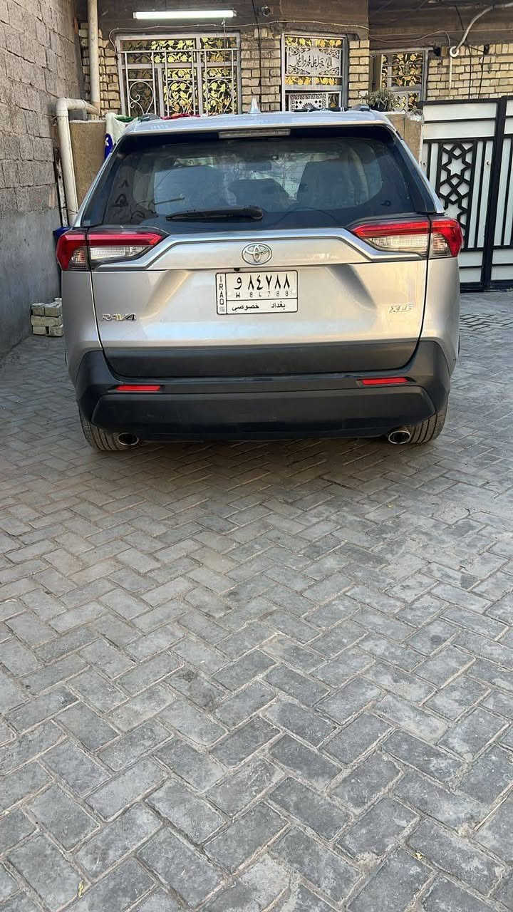 السلام عليكم للبيع راف فور 2019 XLE حادثها جاملغ وبنيد وبيها ٤ بيبان كلير  من امريكا فقط بدون دواخل صور الحادث والسونار بالمنشور الشراي يتصل اني مكلف بالنشر سعر 170 وبيها مجال 
***********
***********
