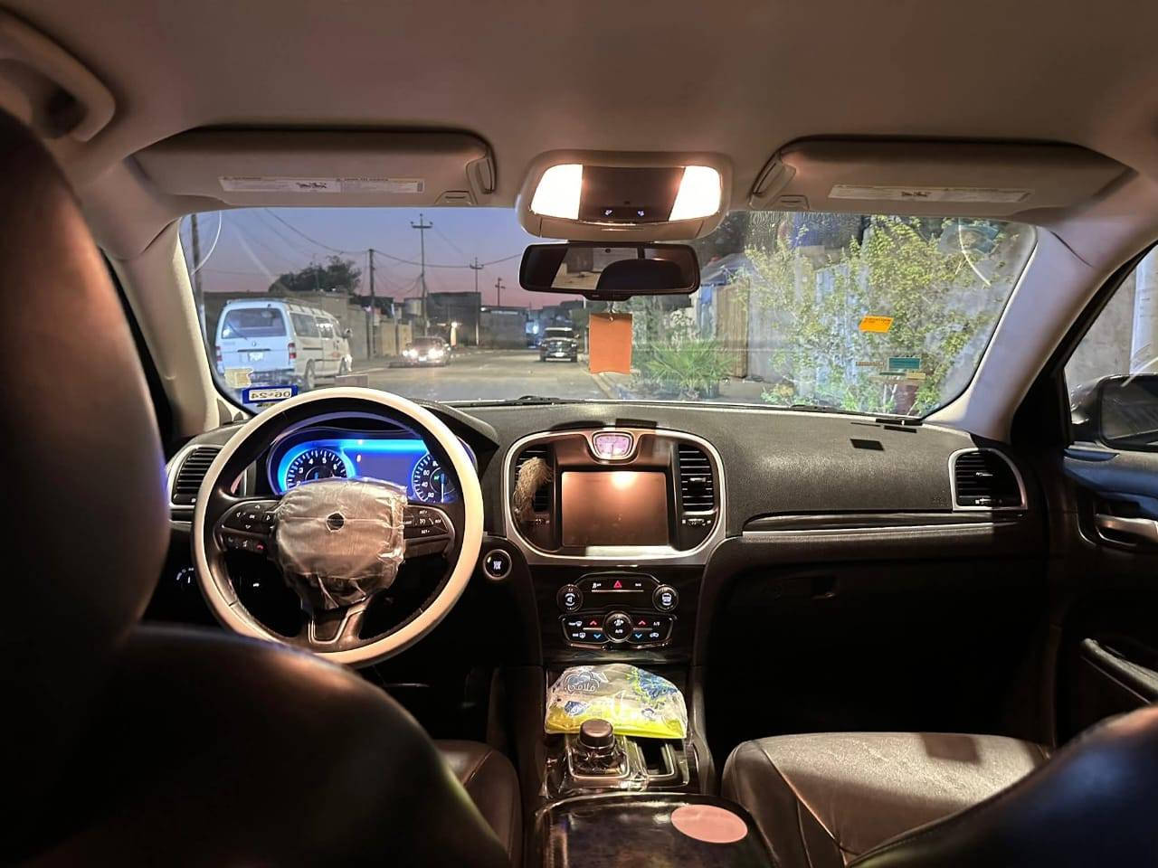 السلام عليكم للبيع اوباما اصل ١٦ معلايه ٢٣ تحويل ثاني يوم رقم بصره سياره وارد كندي مامشتغله ع خط ابد  جديده سيارة بيها تبديل  باب ومدكر وبنيد مبدل بأمريكا وبيه رشات صبغ كلير هم من أمريكا تخم تاير بيها جديد وحداديه جديده نص مواصفات حيل جديده السياره ترايك لزاخو لايت زنون تبريد ثلج  دواخل جديده ع بلاد السيارة استخدام شخصي كلش جديده
السعر 190 وبيه مجال
رقم *********** العنوان البصرة الزبير الزبير, البصرة
