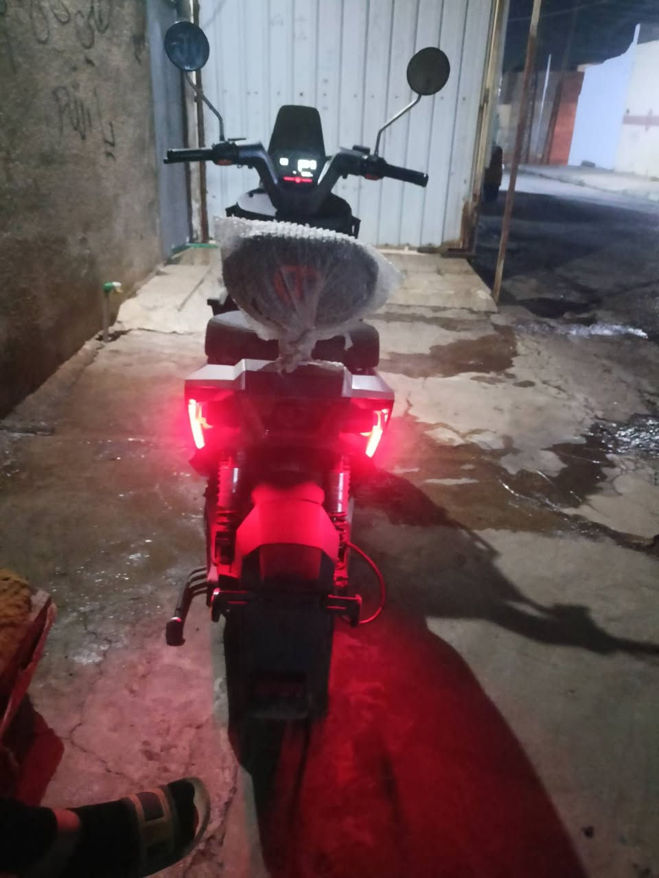 ماطور تايلج سبورت كاربون فايبر
 مستخدم 4. اشهر ضمان البطاريات 
عدد البطاريات 6
ملف 2000w
سرعه 81 حقيقي 75
الموطور نضيف بس يرادلو غسله مرتبه الصور ضالمتو 
السعر 1050 مليون و خمسين 
***********
***********
متوفر واتساب كورك فقط مكاني موصل قدس

.
الموطور مكفول شرط برغي مامفتوح
