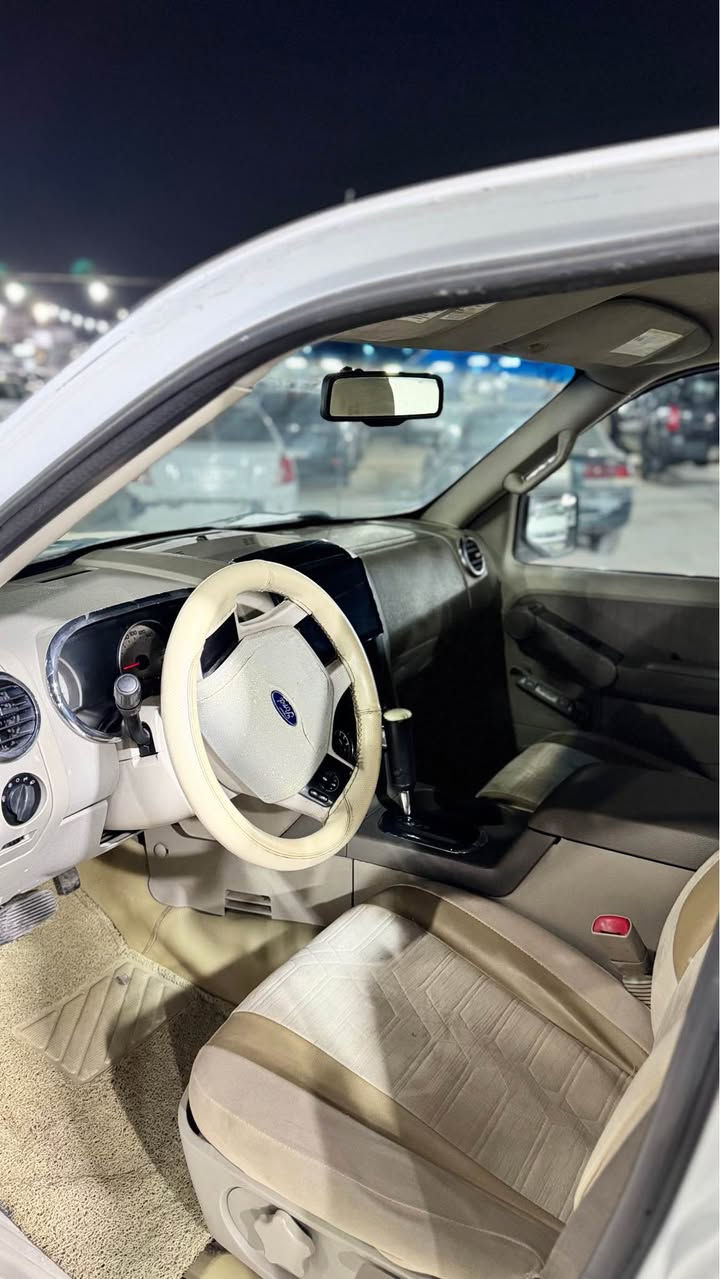 فورد اكسبلور خليجي 
موديل ٢٠٠٧ 
سعر مناسب ( فقط 78$ ) ورقه مجال كلش قليل
عليها مليون غرامه بعد معامله تنزل من سعر 
٥ راكب سياره 
***********
***********

كير مكينه صدر حداديه كل شرط 
نقص ربع دينار مابيها تراي بصره سياره 

سبغ بس بنيت بيها بدون ارباك بشرط 
سياره حلوه ماشاءالله و سعرها مناسب 

سياره رقم اربيل شرط تحويل و وكاله نفس اليوم 

مكانها اربيل أربيل, العراق
