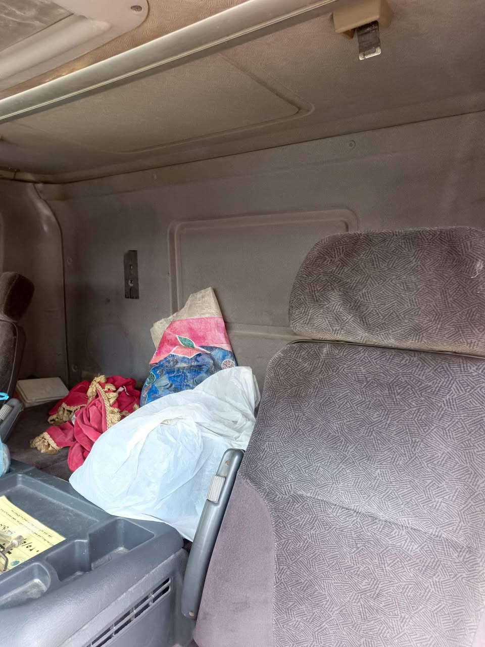 سكانيا بومه 2003 انجكشن 4 خطوط جوبلس امامي
تكيال الدوره سنتين
حموله 10.000
جي بي اس تجديد جديد 
رقم واسط مشروع وطني
تانكي تفصال الجرف جديد
تخم تاير جديد
مربوط عليهه وكاله جوال نفط داخل الكوت يصير تنقل لغير محافظه
جاهزه للعمل ماتحتاج اي مصرف
***********
