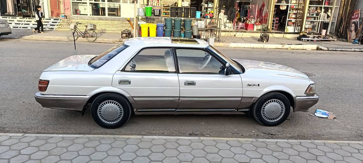 السلام عليكم ورحمة هارتوب للبيع موديل ١٩٨٩ رقم واسط تحويل مباشر كير مكينة خير من الله كهربائيات كلها شغالة مكفولة من الكص والنقل الجثة والعيب الشرعي صبغ حزام جمالية السيارة نفس الصور واحلا تحويل مباشر مكانها واسط  *********** السعر ٤٢ وبيها مجال قليل
