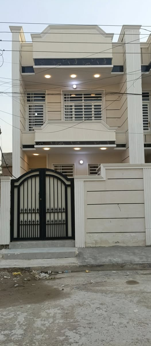 بسم الله الرحمن الرحيم تتوفر بيوت جدد للبيع طابقين. اكو بيهم يتكون من 3 نوم وكو 4 نوم معه كافة خدماته كامله البيت بناء جديد موقعهم.  بلجريخي وكو قرب كراج  لاسدي للستفسار مكتب دلاليه الرواد  ***********
