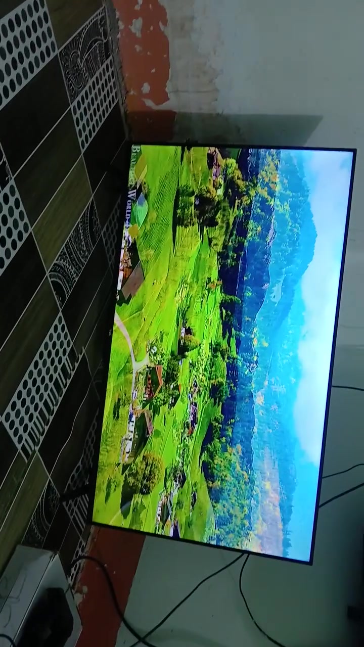السلام عليكم شاشة TCL حجم 43  4K استعمال قليل جدا شاشة جديدة بمعنى الكلمة تجي و تشوف بعينك سعره 250 قفل من الاخير المو شراي لا يعامل و تعب نفسه جماعة ال 180 و ال 200 طبكو على صفحة *********** رقمي للمخابرة
