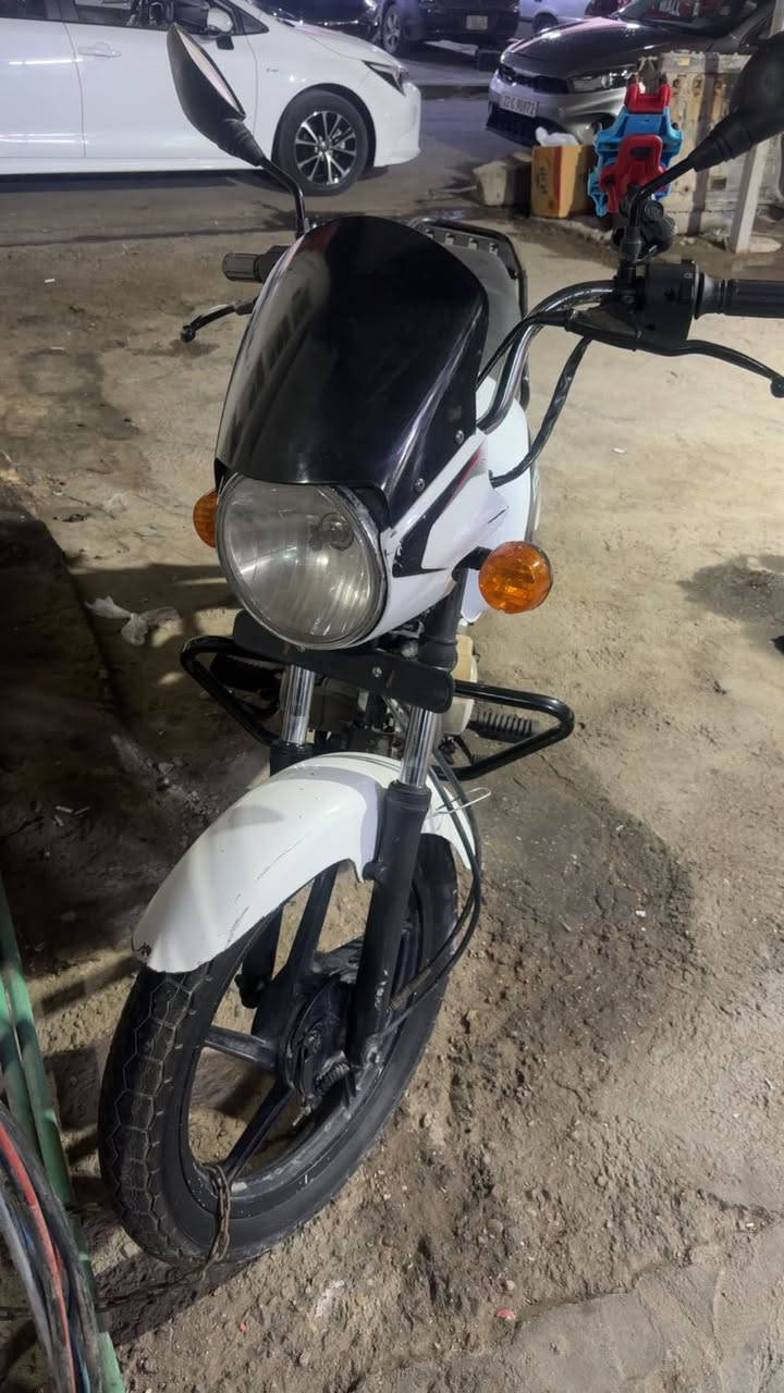 السلام عليكم بوكسر للبيع اوراق كامله 
موديل ٢٢ 
السعر  مليون ١٠٠ وبيها مجال تجي شوف وتشلع عيوني
***********
