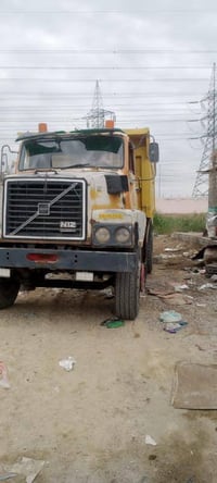 اللبيع لوري قلاب فالفو موديل 82 مجموعه فراشه كير 4×4 محرك لا تنقيص ولا...