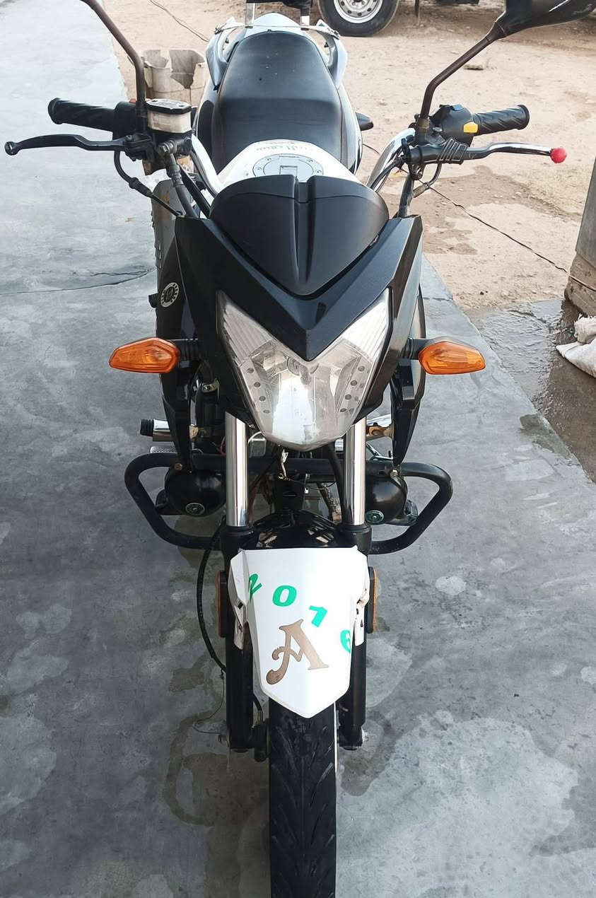 سلام عليكم للبيع او مراوس حسب القناعه دراجه هايوشه 2016 راس نحله محرك 200 نضيفه موصل 850 بيه منفست مكان الرمانه***********
