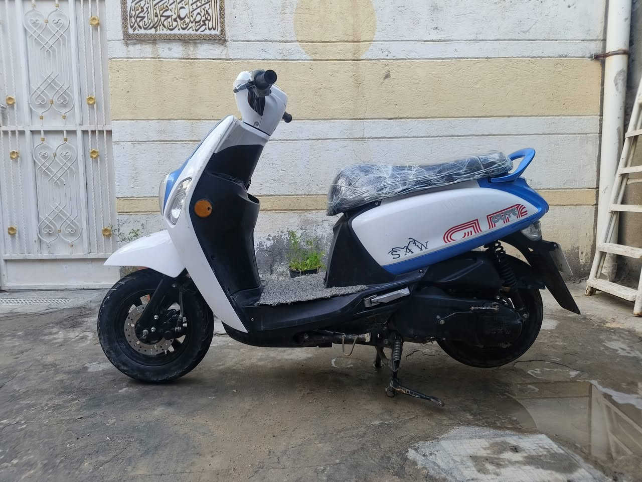 سلام عليكم
دراجه بوليس كفاله عامه 
سعر: ٨٥٠ قفل 
العنوان: القرنه شرش جلعه
تواصل ع واتساب
***********
