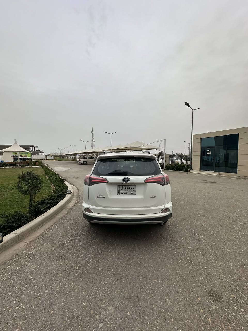 راف فور موديل 2018 فئة xle فتحة سقف بصمه ومواصفات الxle المعروفه السياره ماشيه 100k ضربته جاملغ السايق وشوي من البنيد وباب الراكب مبدل يعني ثلث قطع صبغ السياره وصور السونار موجوده   السياره كلش نضيفه  عارضه 165$ او مراوس بسياره رياضيه
السياره بغداد مشروع وطني باسمي 
وعنواني واسط الكوت 
للتواصل متواجد بالانترنيت او على رقمي 
***********
