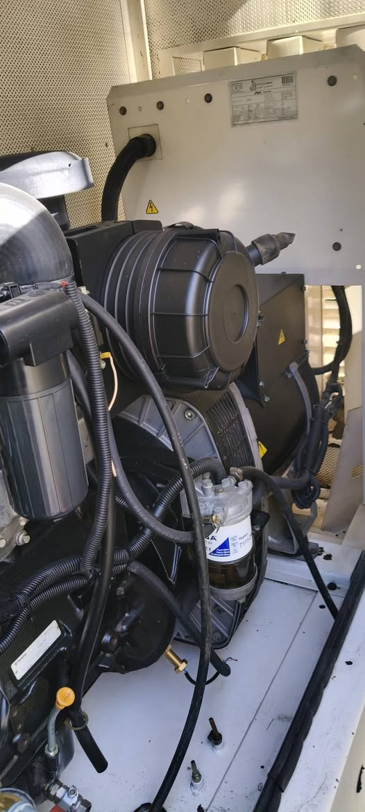 مولد 100 كيفي ابلادي مشتغله 2000 ساعه
جبيلي  اخوان كاتم 100/100  للاتصال ***********
بغداد. كراده
