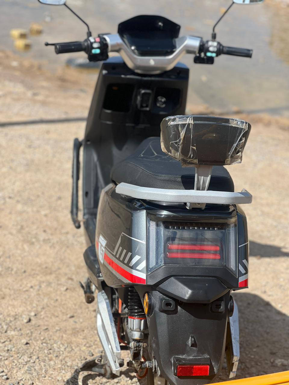 السلام عليكم.دراجه شحن للبيع 
مواصفات الدراجه 
1 دبل اشره 💙❤
2 نضام تغريز ☑️
3 نضام اوفر زيادت السرعه 🏍️
4 عدد السرعات 4🛑
5 تشغيل عن بوعد ✅⚡
6 تشغيل عن طريق الكرت 💯
7 دبل سويج 🌝 
السرعه القصوى 70 
عدد الباتريات 6 🤓
نضام R بك 
سعر 750 
مكاني بغداد الحسينيه مال راشديه✅ لل تواصل ***********
