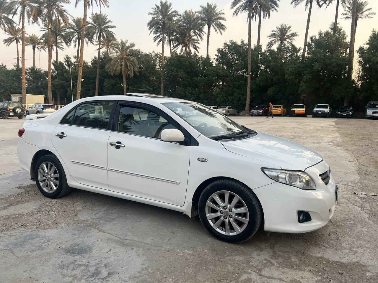 السلام عليكم
كورلا خليجي موديل ٢٠٠٨ للبيع 
السيارة ماشية ١٦٠ الف كيلومتر
بيها قطعتين صبغ الجاملغ الامامي مال سايق والخلفي الي ورة السايق / السيارة كلش حلوة وكاعدة 
السعر ١١٣ ورقة 💵 وبيها مجال/ مكاني بغداد 
للاستفسار  الاتصال على ***********
