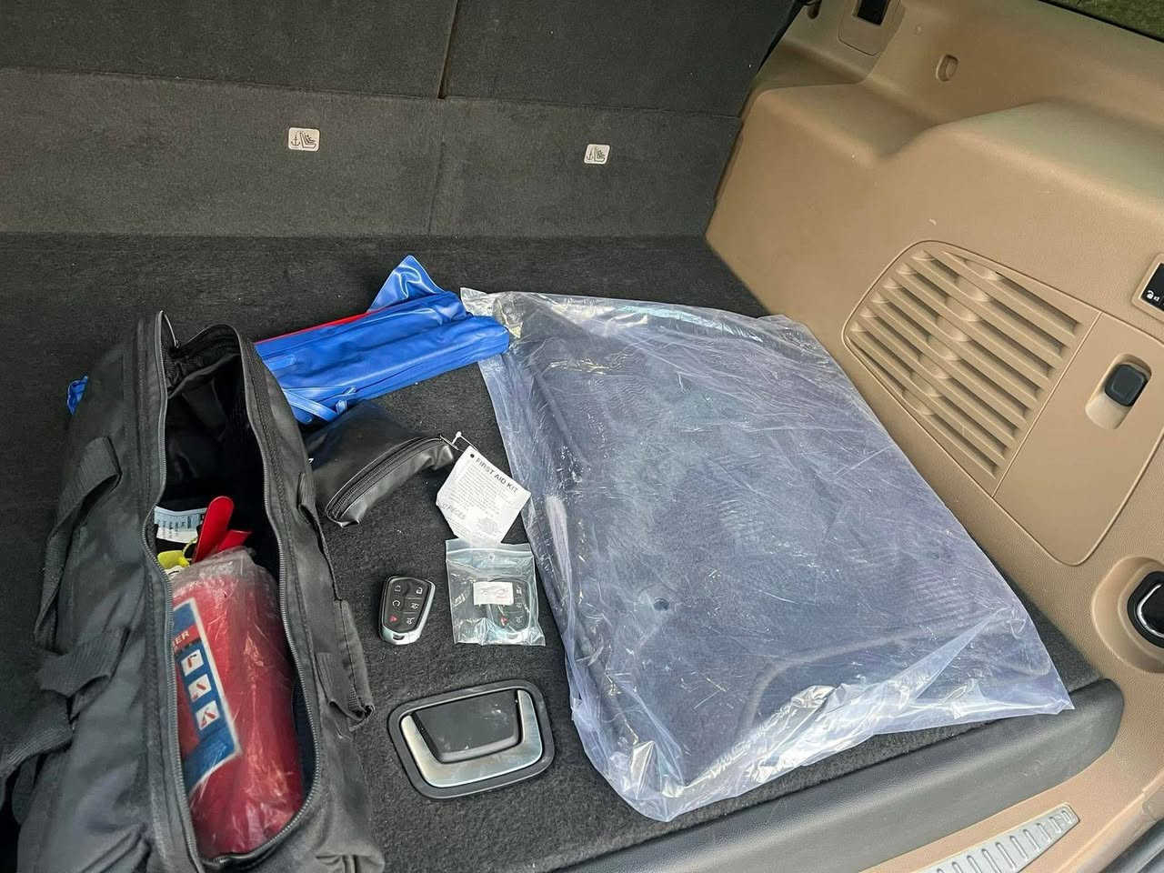 سلام عليكم كادلاك سكاليدخليجي 19فول شاصي طويل ماشيه 46 الف رقم سليمانيه بسمي السياره موجوده بل بصره ترهم مراوس حسب القناعه للستفسار ***********
