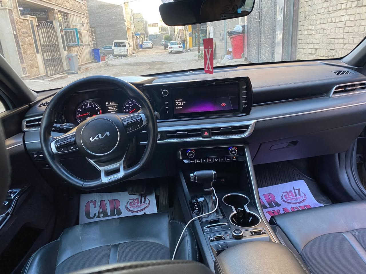 السلام عليكم k5 2024 جيتي لاين فول مواصفات فتحه كشنات جلد تحكمات استيرن قياده ذاتيه تحديد مسار رادار أمام وخلفي وجانبي سياره بيها هواي مواصفات وهيه مواصفات جيتي لاين معروفه  ماشيه 25 بدون ايرباك وبدون دواخل سياره وصور لحادث منشوره يمك عنوان لسياره بغداد الرقم ***********
