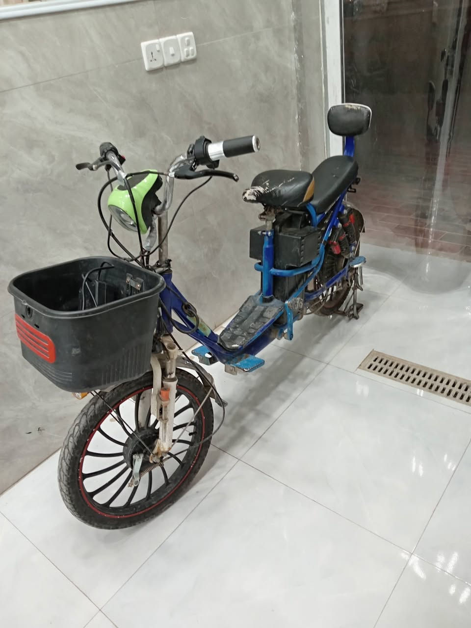 باسكن شحن   حجم 14/اربع بطاريات  لبيع  200الرقم  ***********  كربلاء حي العامل منطقة  الثالثه
