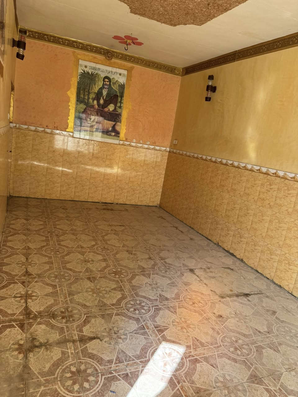 س ع يوجد دار ليجار المساحه ٢٠٠ م قاطين حي الوحده لاسلاميه قرب مكتب الغاز *********** سعر يجاره ٣٥٠ قفله
