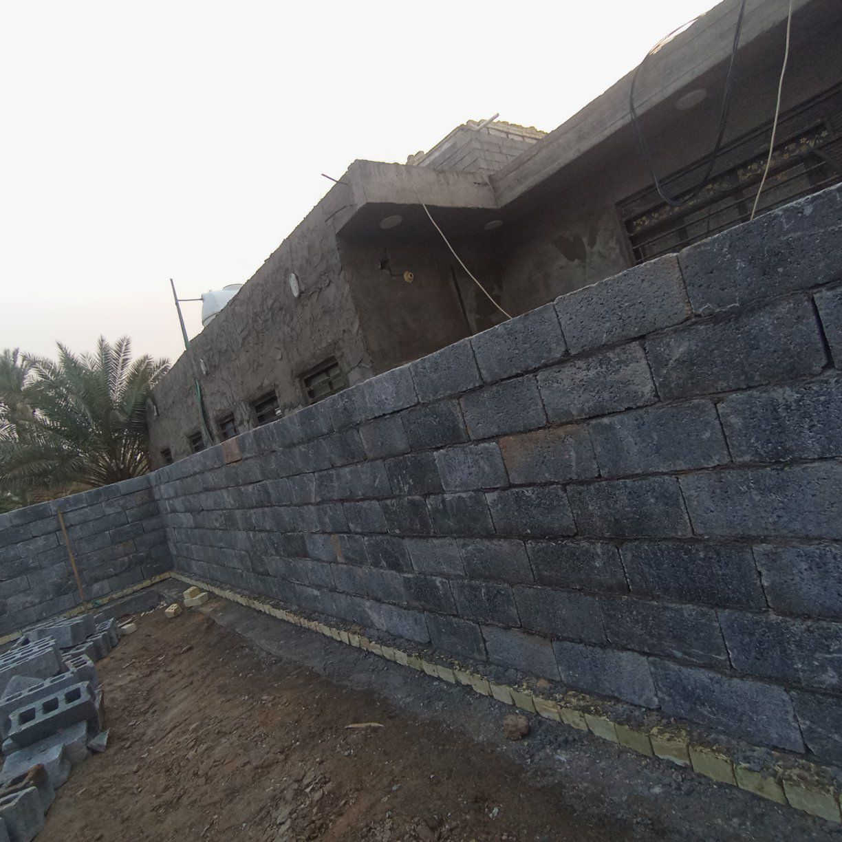 السلام عليكم خلفة بناء طابوك بلوك فرمستون. متفرق حاليا  شغل الي يرضي رب العالمين***********.//***********
واتساب
