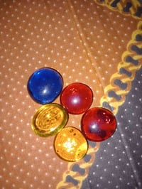 أحمر أصفر أزرق • كمية • حبة واحده