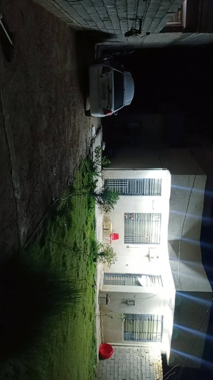 للبيع بيت مساحه 435 نزلة بيت زرزور قرب مدرسة ابابيل
2غرف
استقبال8×4
هول 9×4
مطبخ 5×4
بناء بلوك
للاستفسار ***********
