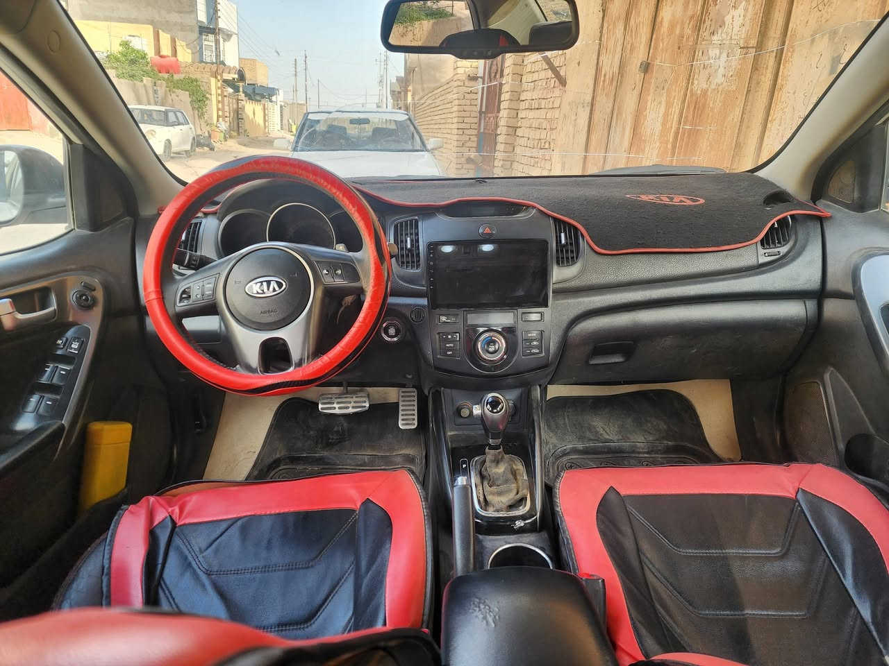 السلام عليكم
سيراتو ٢٠١٢ خليجي رقم كربلاء 
فول مواصفات ١/١
مكينة وگير وحدادية وتبريد مكفولات
فتحة 
بصمة تشغيل وبصمة ابواب 
تحكم ستيرن وشفتات
مري شفط واشاير بالمري
كشنات جلد
شاشة 
ويل ١٧
السيارة مكفولة بيها فقط تعديل جوه قبق البانزين وشوية من الباب أثر طخة 
السعر ١٠٥ وبيها مجال
المكان بابل القاسم ،السيارة جاهزة للأخير 
***********
