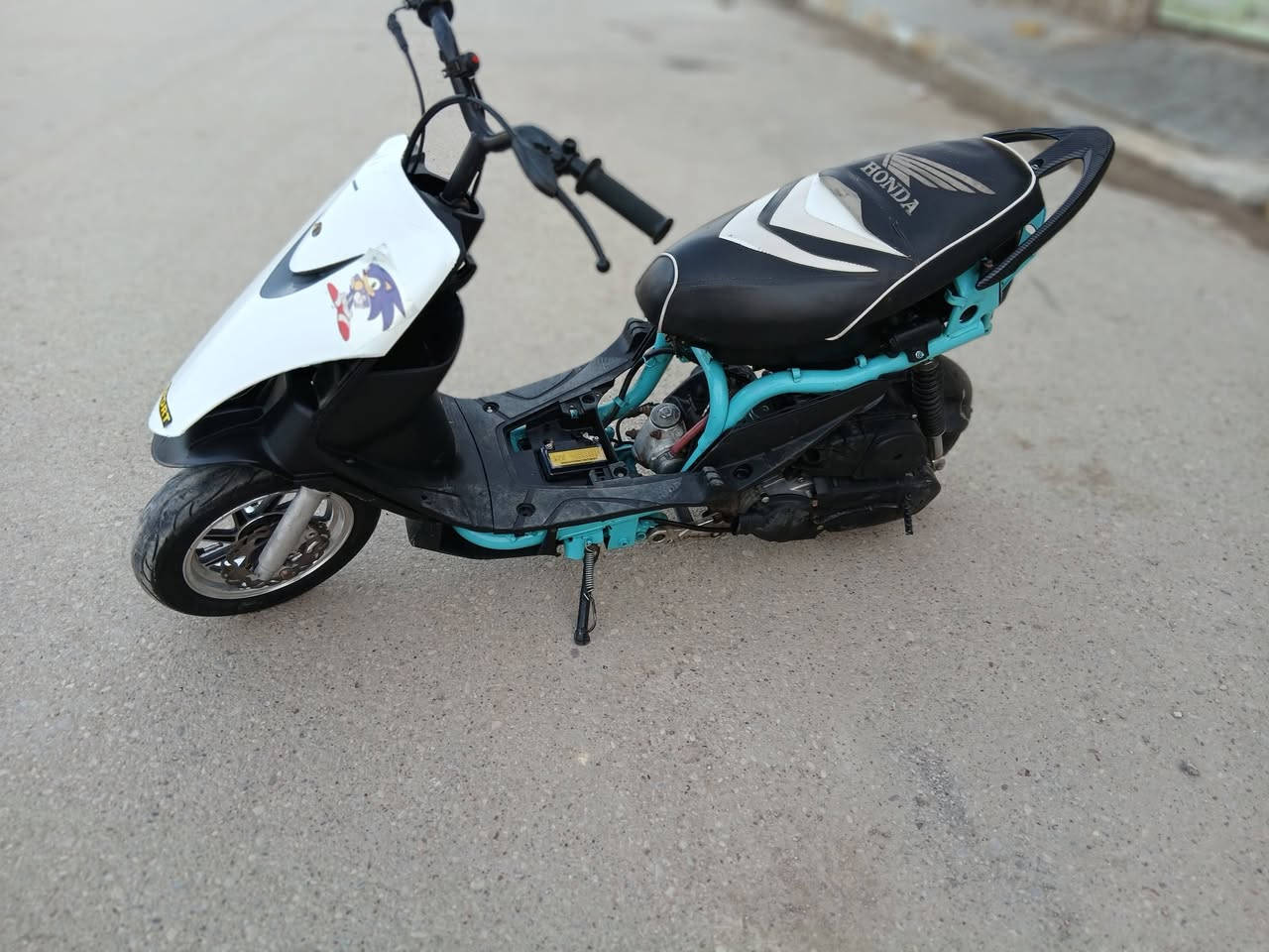 السلام عليكم.
ماكس للبيع 
بوشه55 
شلعة ومعدل 
هندر +سلف 
دراجة نضيفة 
مكان كوت شهداء 
السعر 450 وبيهة مجال  
رقم. ***********
