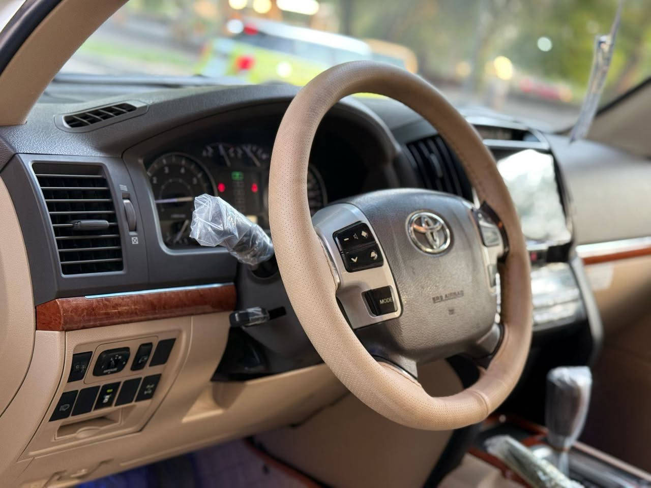 سلام عليكم سيارة موديل 2014 خليجي فول الفول مكفوله من صبغ والا حادث صدر امامي وخلفي جديد تخم تاير جديد عنوان بغداد مدينه الصدر مكينه كير وتبريد جديد  مكينه(٨) سلندر(٤١) ***********
