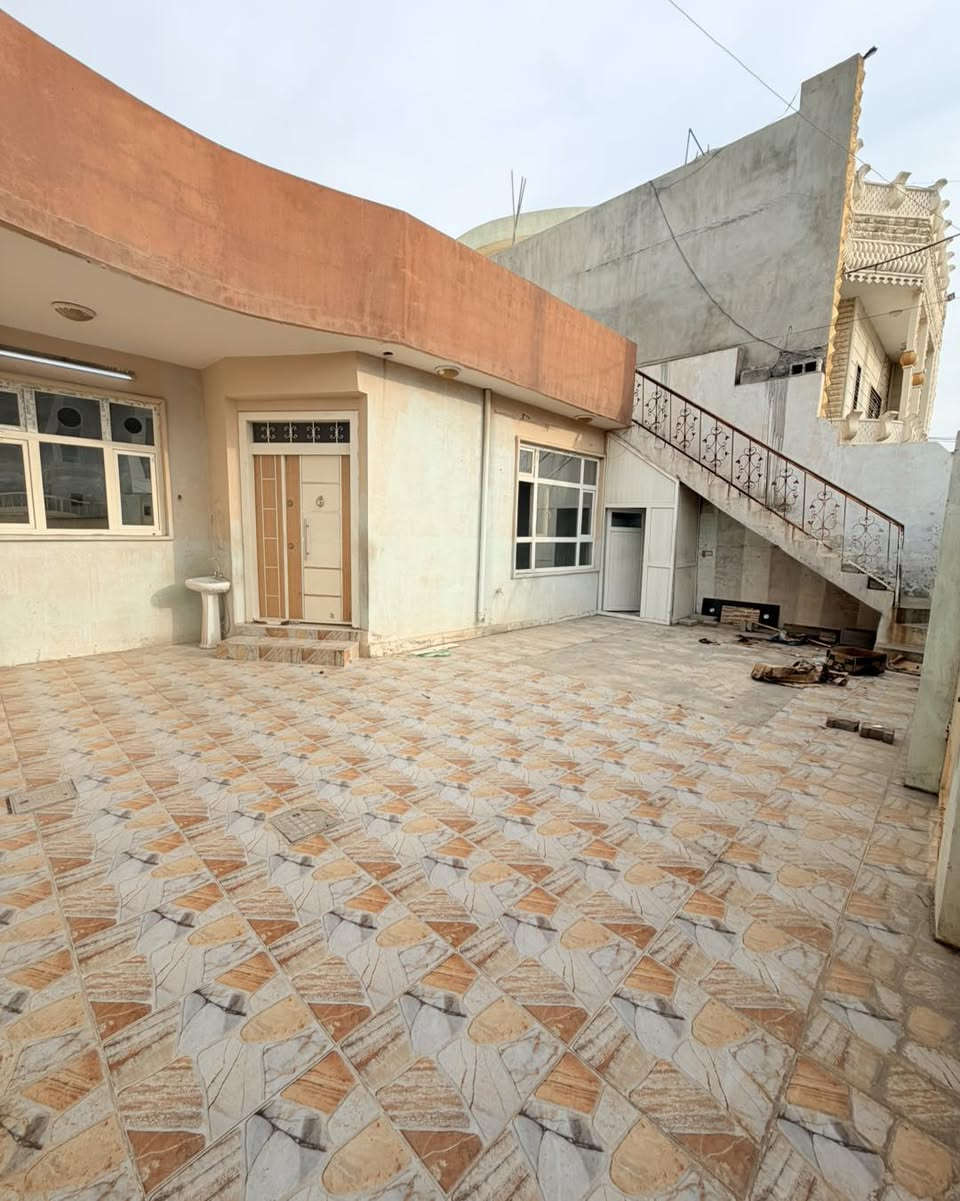 #دار للبيع قاط واحد طابو صرف 
#المساحة 200 متر 
#العنوان 📍روناكي قرب المركز الصحي 
يتكون الدار من (كراج كبير +استقبال+مطبخ+هول+غرفتين نوم+صحيات داخلي وخارجي)
#السعر#مناسب مراسلة الصفحة
‏ الاستفسار أكثر اتصل بالأرقام التالية ☎️
***********
***********
***********
#نستقبل جميع عروضاتكم السكنيه وتجاريه
♦️بإشراف قانوني♦️
