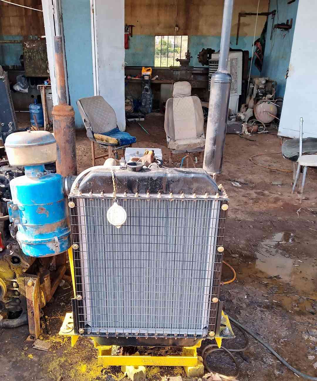 مولد محرك عنتر 4 بستم مع راس توليد 40 كيفي يعني 160امبير 3 فيز جاهزه شرط الشغل  وتحميل الكهرباء بابل المحاويل
***********
*********** اكو نقل
