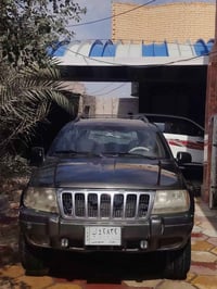 سياره جيب مديل  2000 سياره نضيفه وحلوه بمعنه الدرجه ما متعوبه كير محرك...