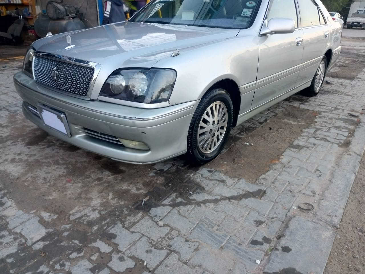 السلام عليكم م
ملكه للبيع 
فول مواضفات عده الفتحه 
اربع دكم
كشنات كهربائي ابرعه 
ستيرن كهربائي 
ثلاجه 
السياره كفاله من كصه ونقل الجثه 
مدفوعه كمرك وكامله باقي على ستلام الوحات 
حداديه كير محرك كفاله جديده السياره ما متعوبه احله من الصور السعر 90وبيها مجال 
تليفون ***********مكان السياره نجف  حي الانصار
