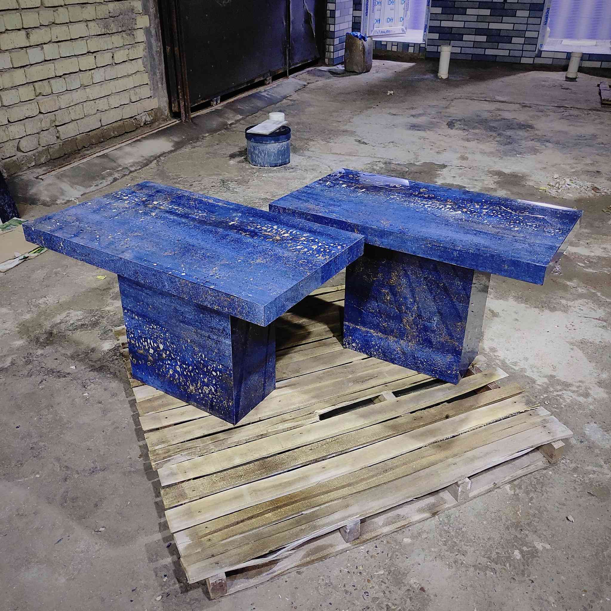 ✨ اللهم صلِّ على محمد وآل محمد ✨
🔹 طاولة بورسلين فاخرة (ميز ديكور عصري)
بتصميم أنيق ولمسة فنية مميزة تضيف فخامة لأي مكان 🔥
📏 المقاسات:
الارتفاع: 50 سم
العرض: 45 سم
الطول: 80 سم
🎨 نوع النقش: بورسلين بنقشة Galaxy Blue (المجرة الزرقاء) 🌌
ألوان عميقة مع تأثيرات ذهبية تعطي إحساس بالفخامة والرقي
💎 مناسب:
صالات الاستقبال
المكاتب
الديكور العصري والفاخر
📌 حسب الطلب تم تنفيذ هذا العمل بإتقان عالي
🌙 ختامية مباركة لشهر رمضان
نسأل الله القبول والطاعة 🤍
🏭 معمل الأخوين
إبداع مستمر… وجودة تثبت نفسها
📲 للاستفسار والتواصل:
واتساب***********
            ***********
فيسبوكhttps://www.facebook.com/share/1CSZgZLsjg/
إنستغرامhttps://www.instagram.com/a_4esi?igsh=eGppcWZkenc1d25t
راسلنا مباشرة وننفذ لك أي تصميم على ذوقك ✨
