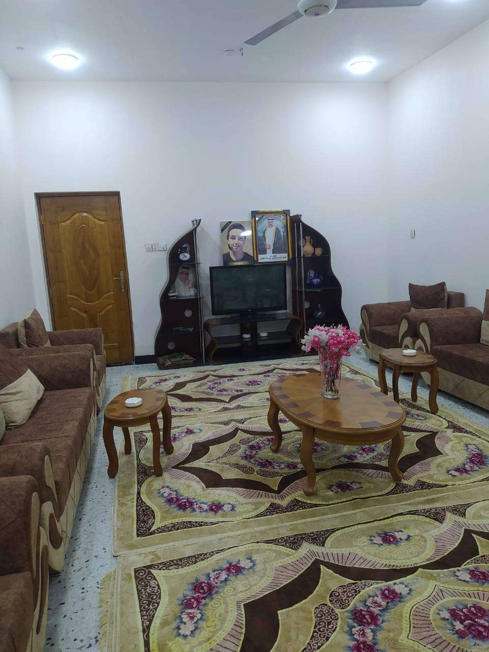 #اسعد_الله_اوقاتكم_بكل_خير⁉️👋

دار سكن للبيع 🧿🧿 

#المساحة::300متر

#العنوان:: البصرة أبو الخصيب حمدان قرب المستوصف 

#جنس_العقار::طابو مالك صرف زراعي باسم عراقي سند 25 وكالة ونصخ من الطابو ومكاتبة من المالك مباشره 

#يحتوي:: البيت على غرفتين٢ منام كبار 
وديوانية 
وصالة ومطبخ 
وصحيات داخلي وخارجي وكراج سياره 

طابق ثاني ✅ 
غرفتين وصالة 
وصحيات 

شارع 10م ركن البيت 

جميع الخدمات متوفرة ماء كهرباء مدارس نت كلشي قريب على 
#السعر((220مليون وبي مجال))
#اللاستفسار:: إلا تصال على الهاتف ☎️📞 
☎️((***********))☎️
               محمد
