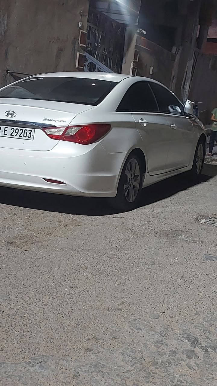 سوناتا للبيع السيارة جاهزه من كلشي حداديه جديده تخم تاير جديد السيارة تخبل وعلشرط والسيارة مكفوله وشرط الفحص والسيارة ترايها لربيل شغل وروح بيها كير ومكينه علشرط السيارة مكينتهه 2400 مكاني الديوانيه الحمزه الشرقي وهذا رقمي خابرني وتدلل اذا شراي ***********
