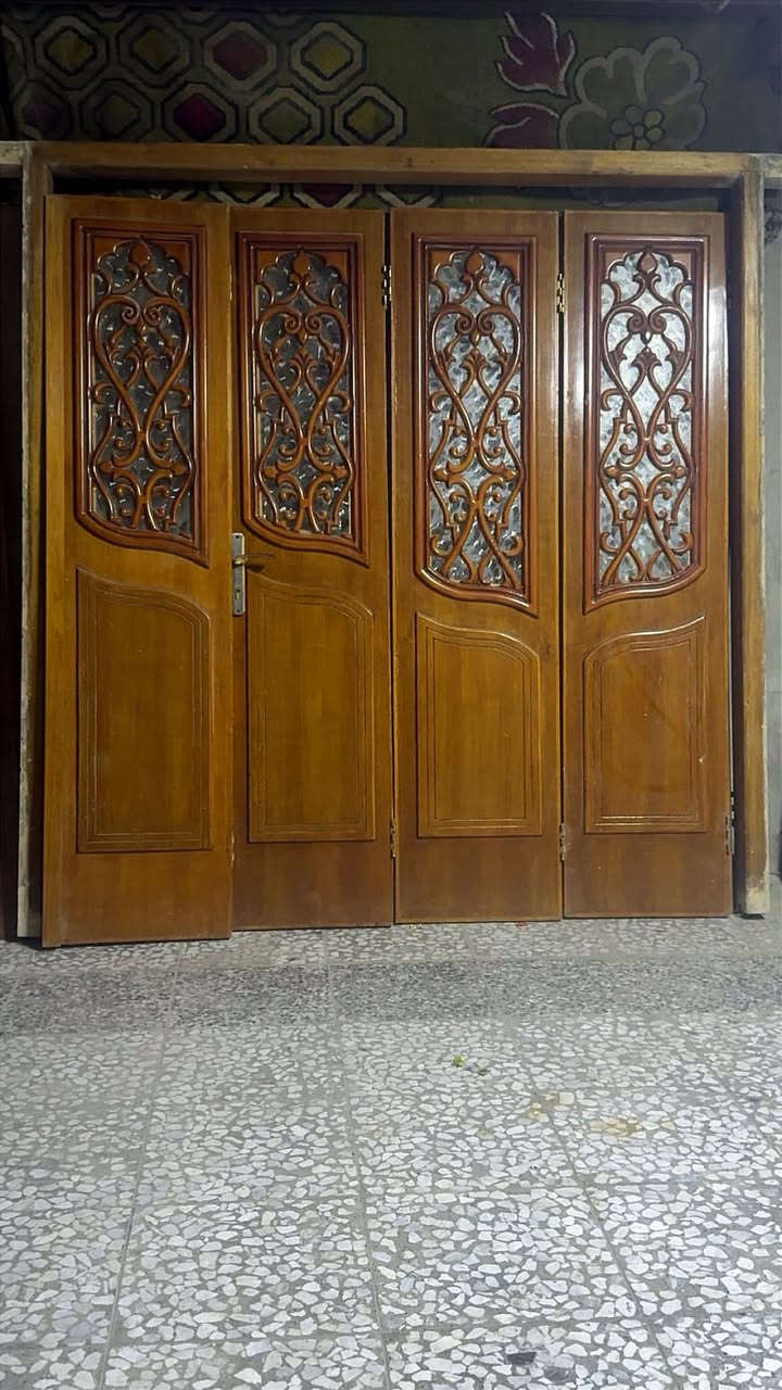 بيبان واحد خشب قطع صاج اصلي وجهين وثاني حديد ثقيل المكان الدوره ***********

