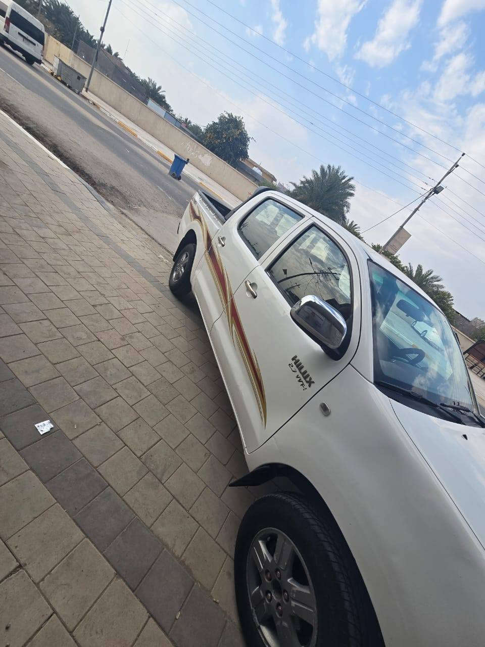 سلام عليكم للبيع هايلوكس للبيع موديل٢٠١٠ ***********
