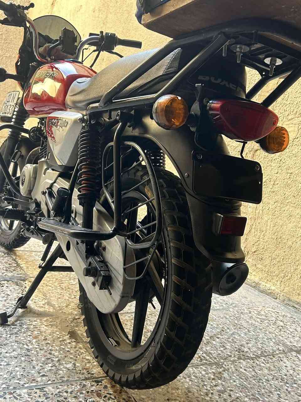 دراجه بوكسر موديل 23 نضيفه 
لوحات انكليزي باسمي ثاني يوم احول الك 
دراجه بل مدينه الكياره قطاع 63 ….    
      
 ***********
