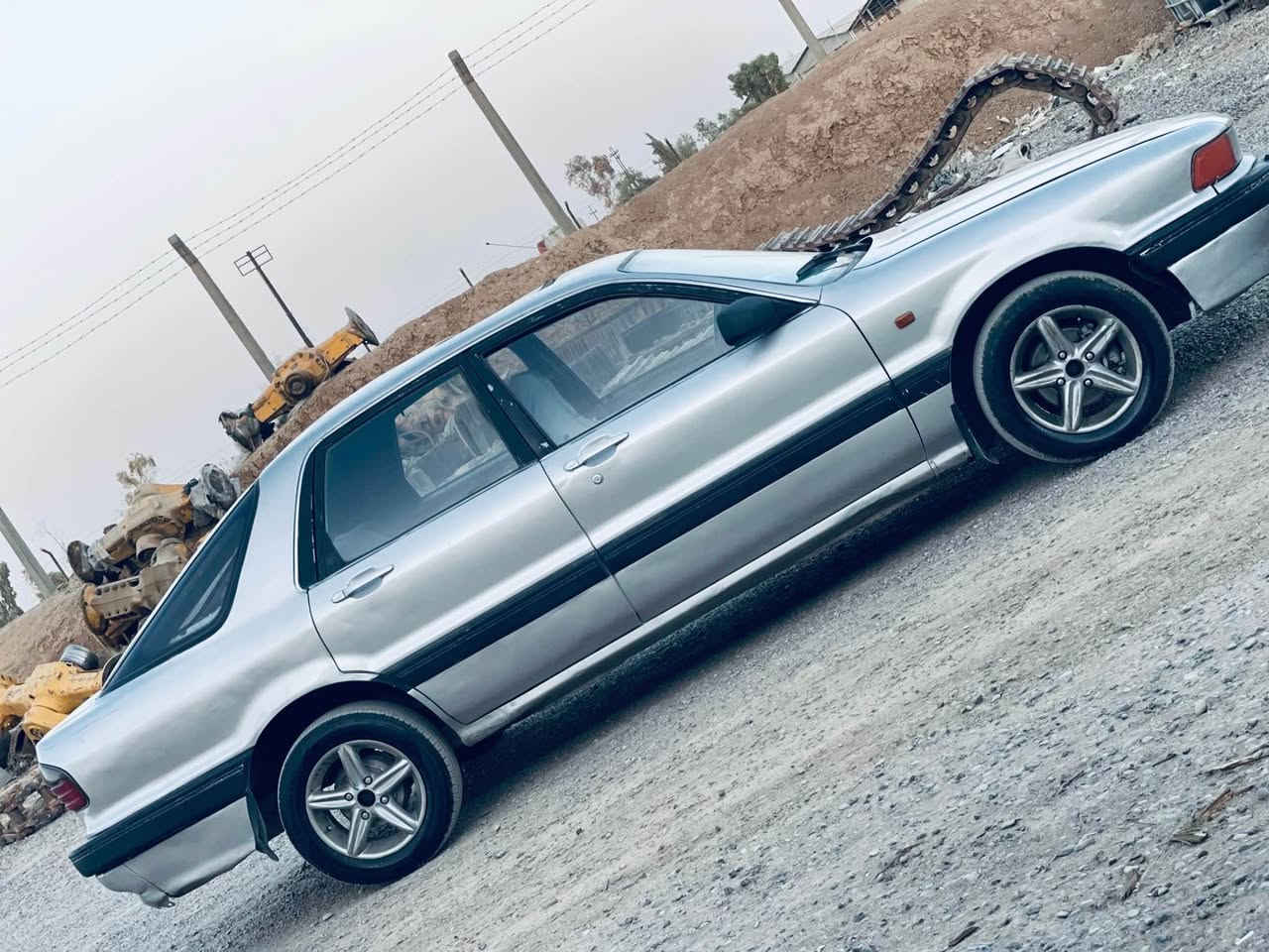 كلاند مستيبوشي ١٩٩٢
رقم نينوي تحويل وكالة بشرط 
گير محرك جديد 
بي طخة خفيف بالجاملغ امامي 
سعر 20 بي مجال 
عنوان ناحية قصروك تابع شيخان 
رقم تلفون *********** شيخان, نينوى
