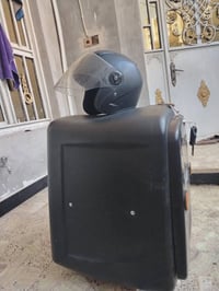 جنطة + خوذة كلش نضيفات 40 الف  مدينة الصدر/ 07838681610