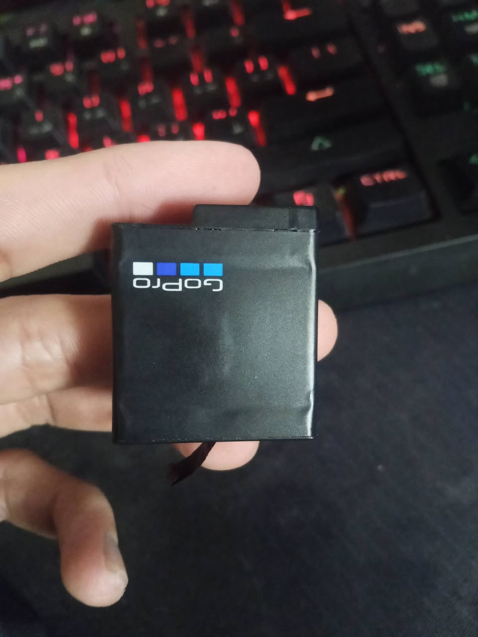 كوبرو هيرو 5 نضيفة شغالة بيها بطارية اصلية مستخدمة الكامرة وياه عدة كاملة درع وترتيبات 
سعرها 200 ومجال بسيط جدا 
مابيها شاحنة اذا تجي تفحص جيب شاحنه وياك
بغداد غزالية ***********
