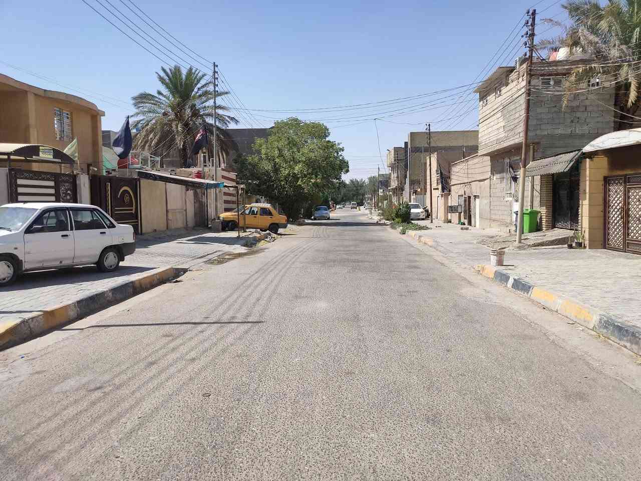 بيت ۲۰۰ متر في حي الحر فرع مكتب اليساري لصرف الرواتب يباع منه ١٠٠ متر مقسوم بيتين واجهة ٥ نزال ۲۰ بناء قديم غير مكتمل لكن يصلح للسكن يتكون من استقبال وممر وصالة وصحيات فقط الباقي غير مكتمل البناء المنطقه متوفر فيها جميع الخدمات مكانه قريب على الشارع فرعه ۱۲ متر سعر ال١٠٠ متر (١٥٠ مليون) للتواصل ***********
