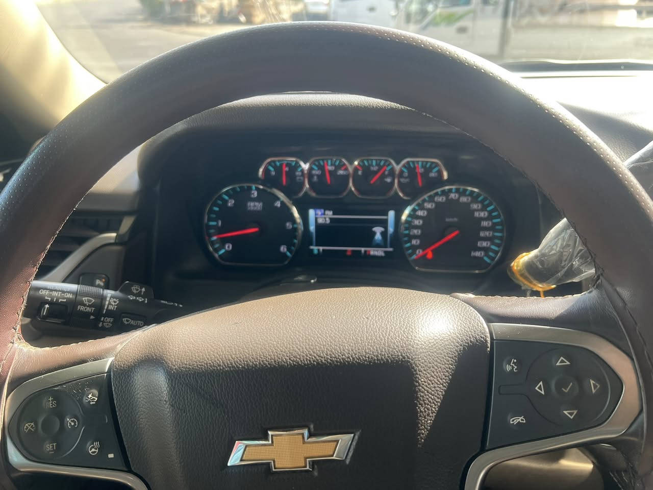 السلام عليكم شباب 
تاهو موديل 19 وارد بيها من امريكا بابين كلير وطبت بيها تبديل جاملغ وبنيد نفس الون سيارة جاهزة من كلشي ماشية 108الف كيلو ماناقصها شي عارضة 31ونص ***********
