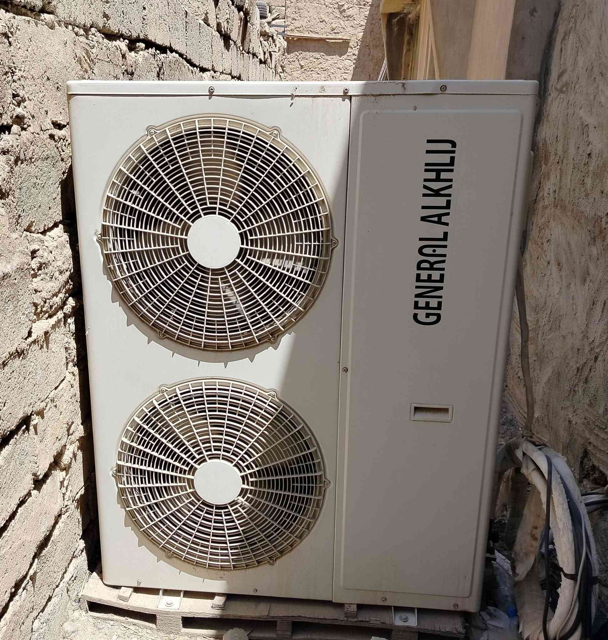 سبلت عامودي للبيع 
4طن
للاستفسار (***********)(***********)
