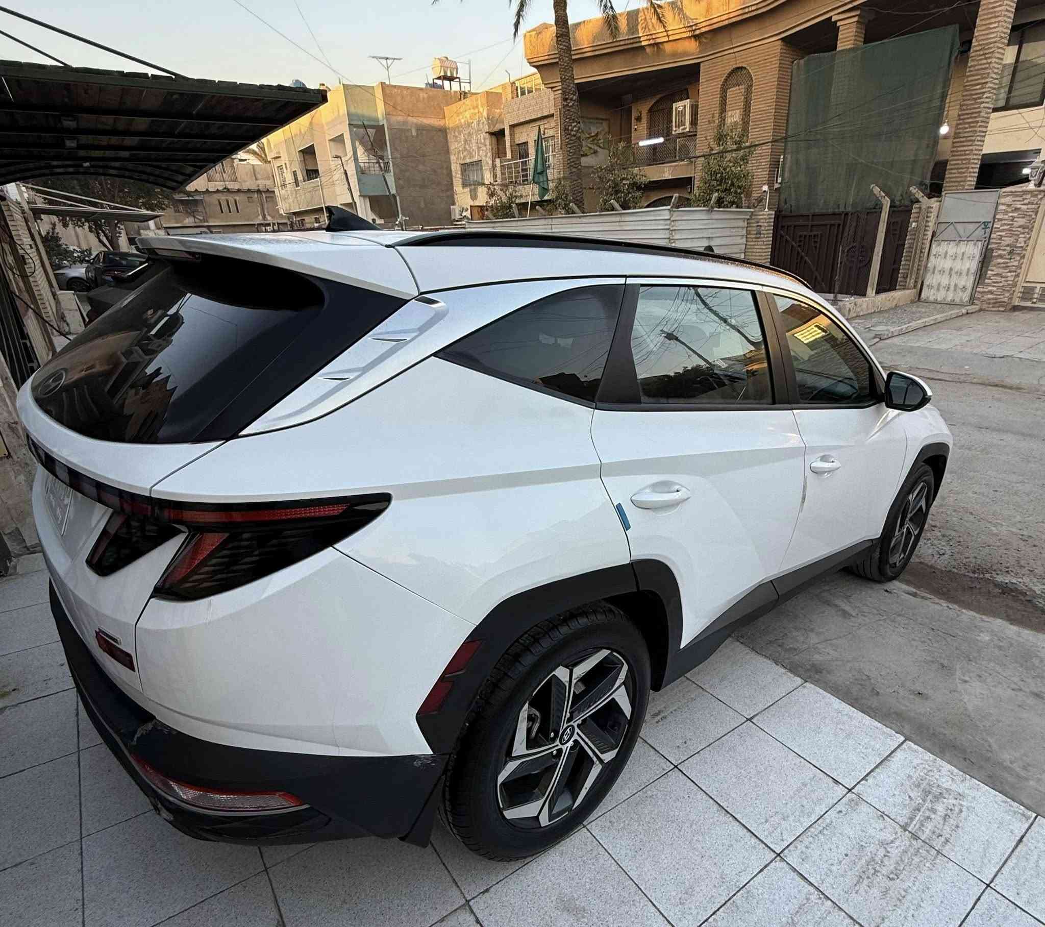 سان 2022 وارد امريكي
ضربه بالجاملغ و باب خلف الصدر مثل ماموضح بالسونار 
مواصفات 
بصمة 
شاحن واير ليس
تشغيل عم بعد 
توقف ذاتي 
كشنات كهرباء 
تبريد قطعتين
تحكم ستيرن 
محرك GDI 
فتحة سقف 
تحديد مسار 
وبعد هواي بيها موصفات 
ماشية 41 الف كيلو 
سعر 21 الف دولار و بي مجال 
مكان السيارة بغداد شارع فلسطين 
***********
