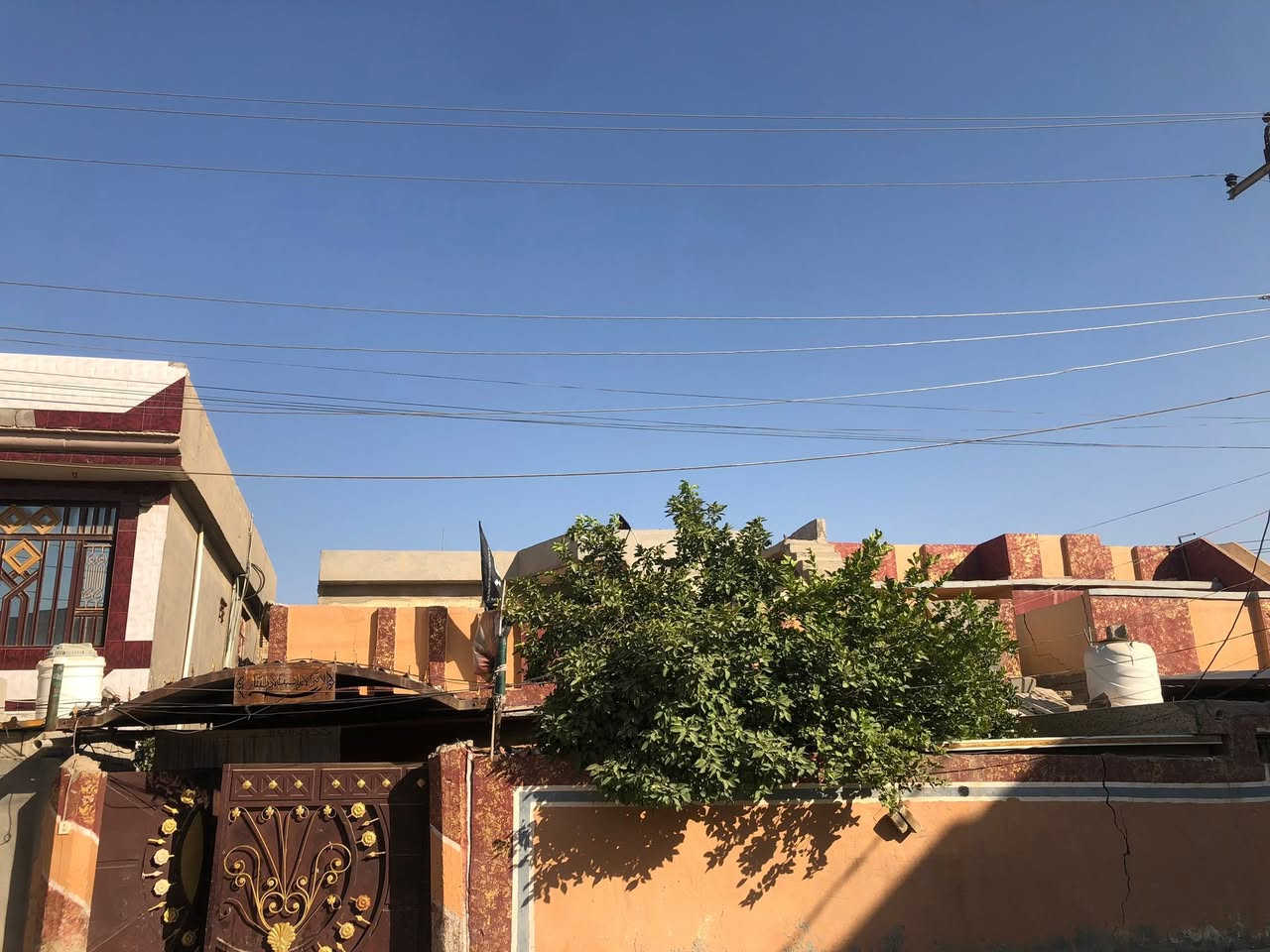 بيت طابو صرف
المكان:حي العسكري 

مساحته:240

البيت طابقين 📍

الطابق الاول يحتوي 

استقبال وصاله 

وغرفتين ومطبخ 

صحيات خارجي 

وصحيات داخلي 

طابق الثاني يحتوي📍

صاله 

وغرفه 

وصحيات 

السعر وباقي التفاصيل اتصل ع الارقام 

‭***********‬

‭***********‬ 

‭

