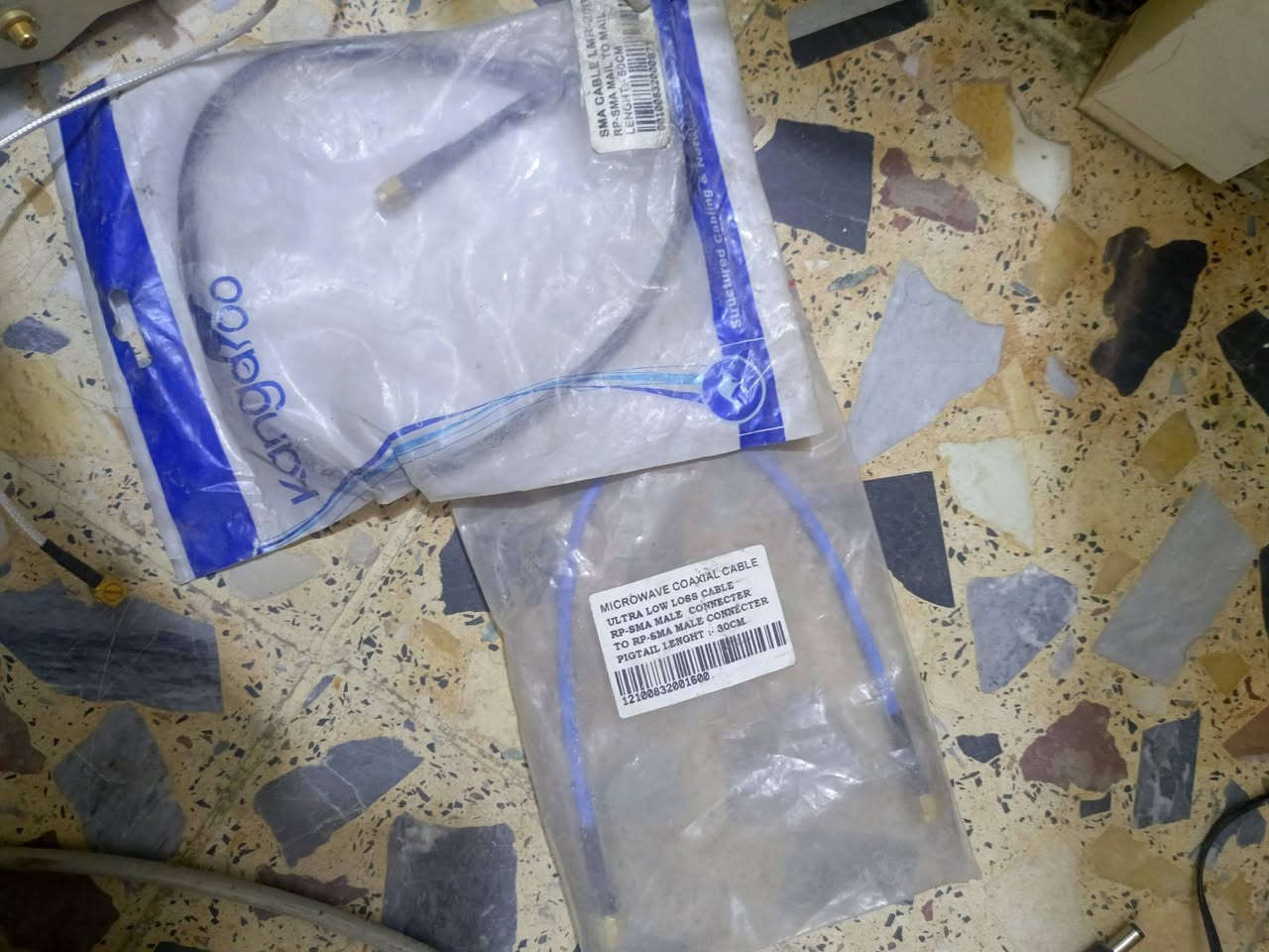 السلام عليكم
غراض مستعملة للبيع 
راوتر بورد 2011 البورت ال 10 عاطل
راوتر برود 433 5 g عدد 3
راوتر بورد 433 2.4 عدد 2
فلاتة 433 
سكترات 2.4 عدد 3 120
باج بنل 100 2
باج بنل كيكا ٨ بورت 1
بور سبلاي 1
هاب 8بورت poe عدد 4
سيسكو 2950 1
راوتر بورد 912 الشكل القديم 3


**إذا كنت صاحب هذا الإعلان وتريد حذفه لأي سبب، رجاءا أرسل رسالة إلى الدعم الفني**