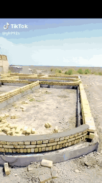 بناء دور سكنيه درجه اولى تسليم مفاتيح
‏سعر المتر ٣٠٠ الف   
‏نوعية البناء
‏١- رباط ارضي شريطي ٤٠×٤٠ 
‏٢- بناء بتلوا طابوك مع خرسانه ١٠ سم 
‏٣- بناء طابوك  الحي الدرجه الاولى 
‏٤- بيبان و شبابيك تسكام چنل ٣ ملم 
‏٥- صب سقف البيت صب درجه اولى ٢٠ سم
‏٦- لبخ درجه اولى جص سمنت بورك 
‏٧- سيراميك جداري  مع ارضيه بورسلين نوعيات جيده 
‏٨- كهرباء.   ماء  مجاري  عمل جيد مع نوعيات ممتازه من شركات رصينه 
‏
‏ملاحظه 
‏بناء هيكل  عمل  دواخل  صب السقوف 
‏ايضا  على المتر  لكن يحدد السعر عنده رؤية الدار 
‏
(‏دقه في العمل سرعه في التنفيذ)

للاتصال على الرقم 
***********
***********
