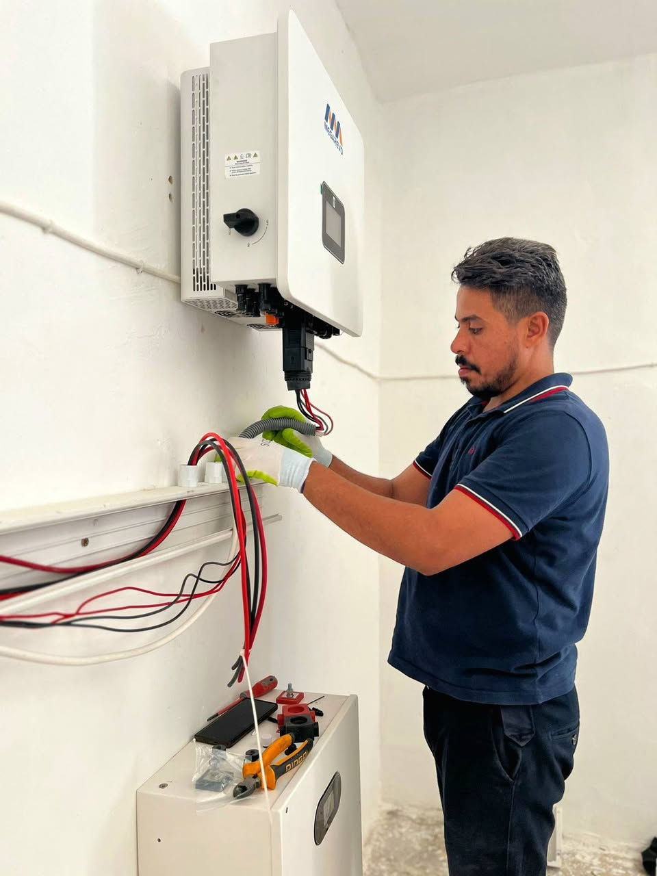 الحمدلله على توفيقه
حسام جبار النائلي 
مركز تكنولوجيا النور للطاقة الشمسية
Karini Solar Company
Wallaa Megarevo
***********
