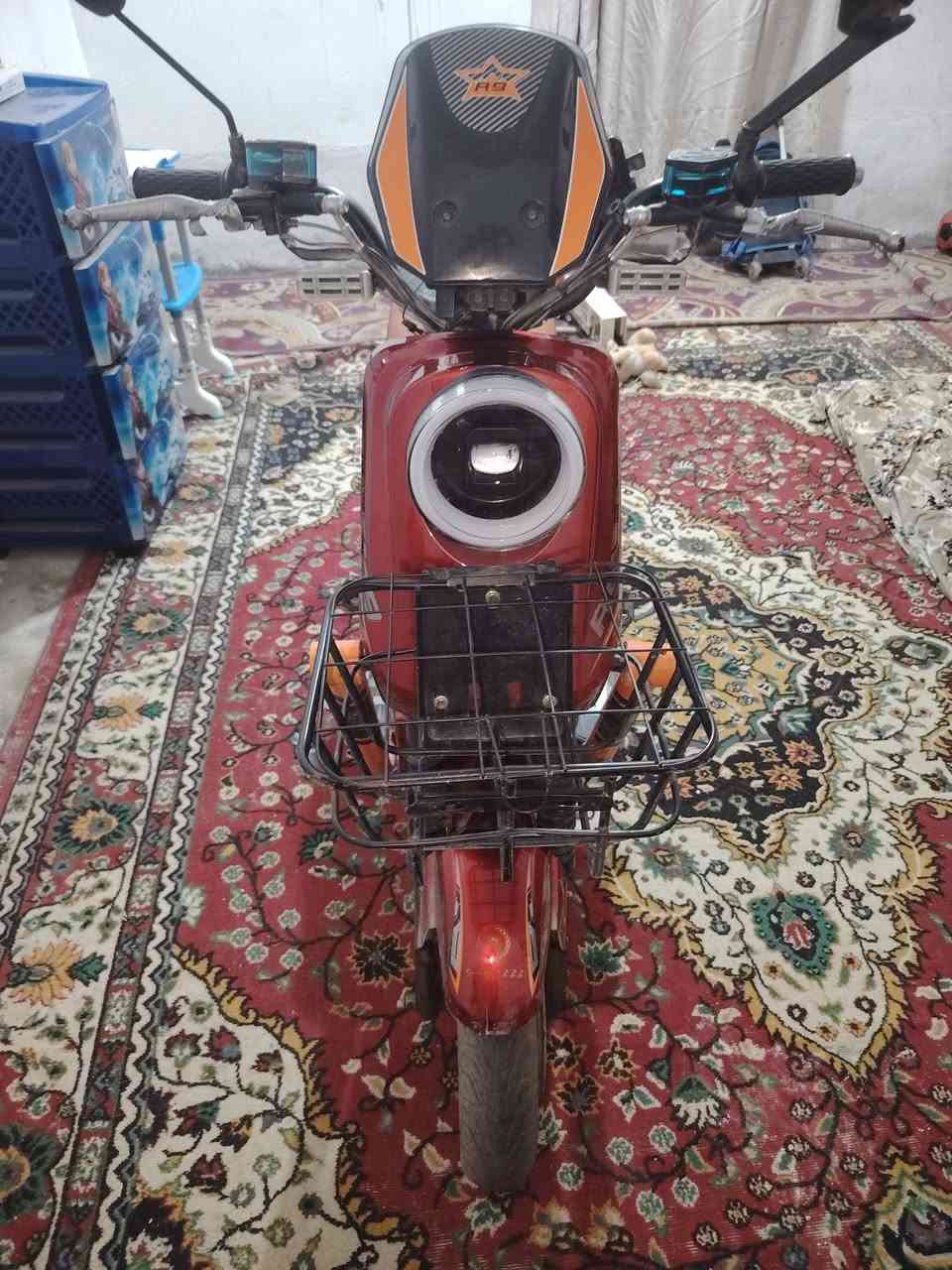 دراجه شحن R9
دراجه نضيفه وبيهه 5 بطاريات وبيهه شي بسيط القبغ مال دواسه واكع فقط السعر الدراجه 550 وبيهه مجال بسيط حك الجيه العنوان ديالى بعقوبه جديده الشط 
التواصل واتساب ***********

