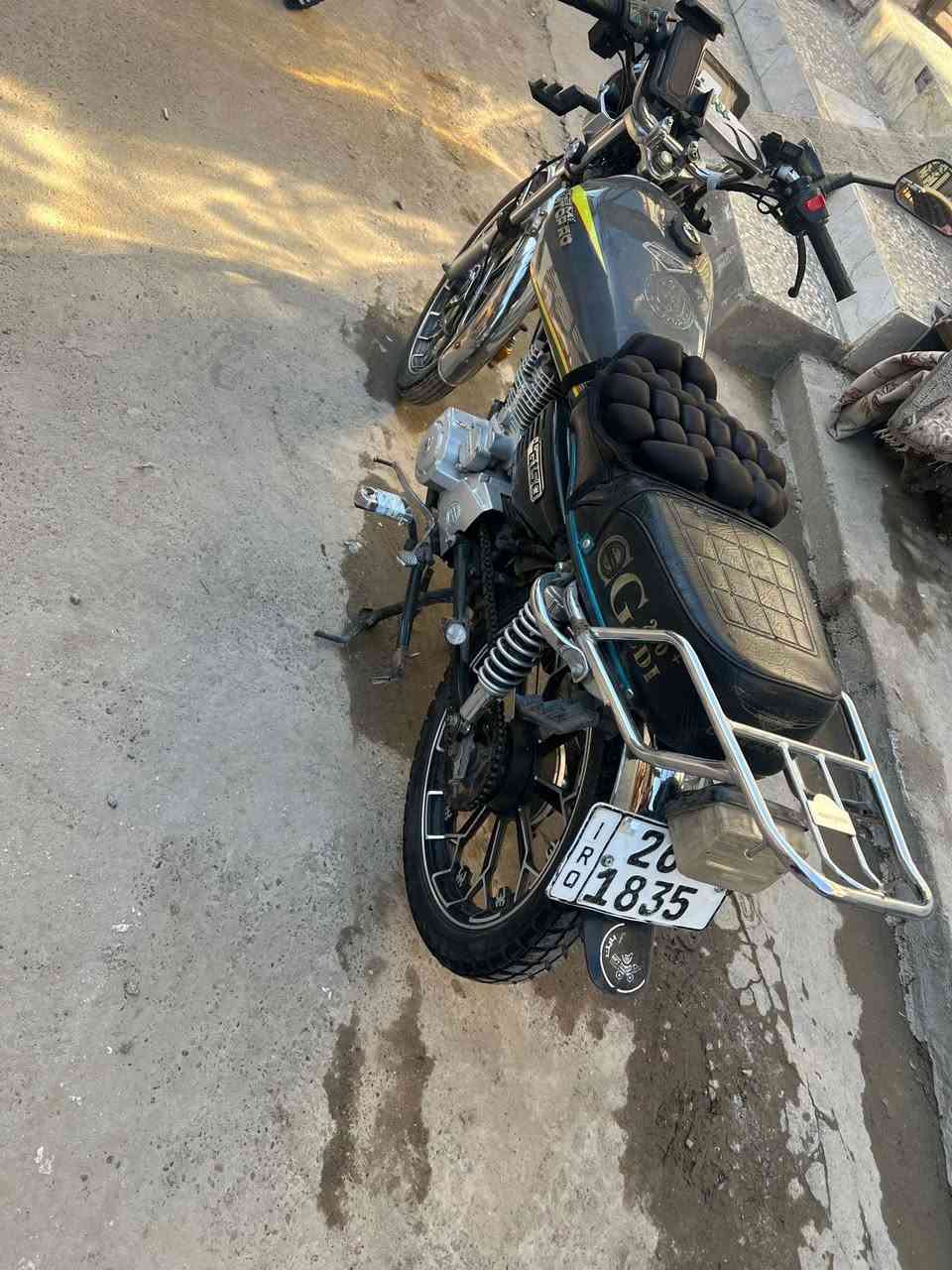 السلام عليكم 
نامي برو 
مرقم -مرقم -مرقم 
رقم صلاح الدين مكاني بغداد 
موديل 25 
محرك 200 
الدراجه بيهه دخانه مال رنكات وبيهه الكير المره الثالثه تفلت 
الباقي كله مكفول رايدهه 1150 قفل ماتوقع اكو اي دراجه وموديل 25 بهل سعر مكاني بغداد الخطيب*********** .

